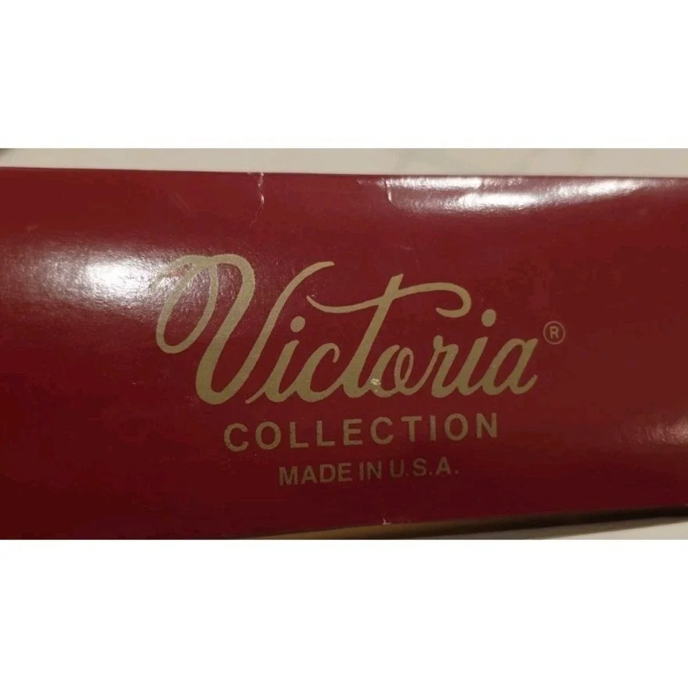 Victoriana white 12